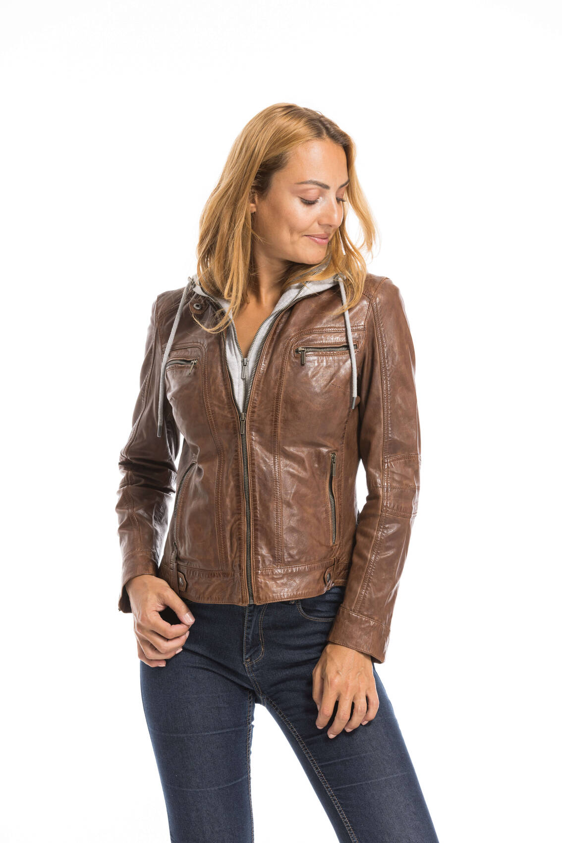 CG-23-FEMME-102124-BISON-23310